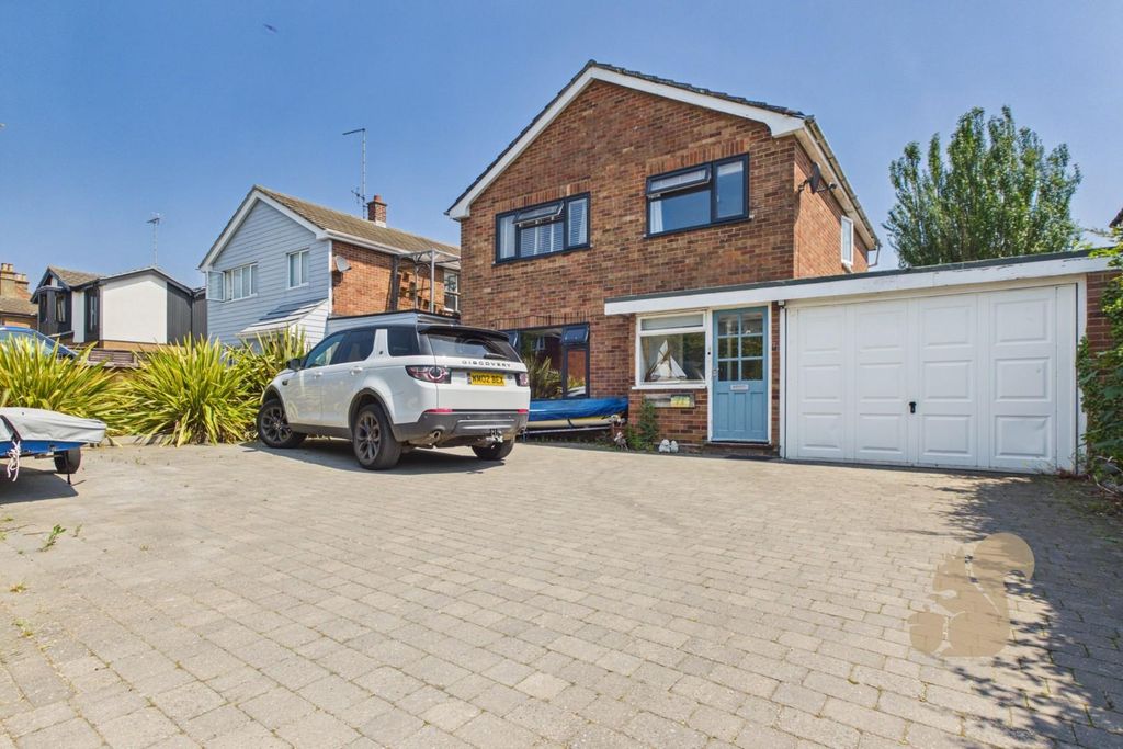 Property photo 1 of 27 Cam03877G0-Pr0384-Still025.Jpg
