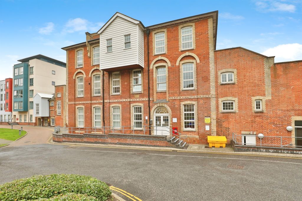 Property photo 1 of 17