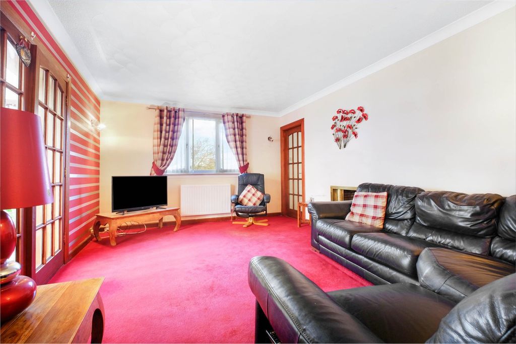 Property photo 2 of 28