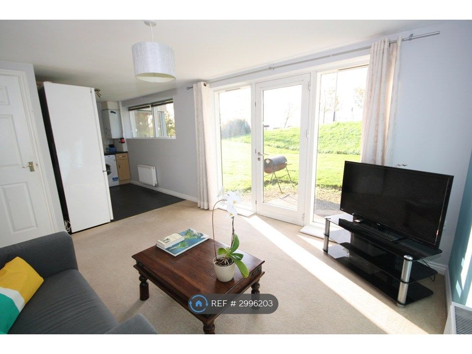 Property photo 3 of 7 Living / Kitchen Area