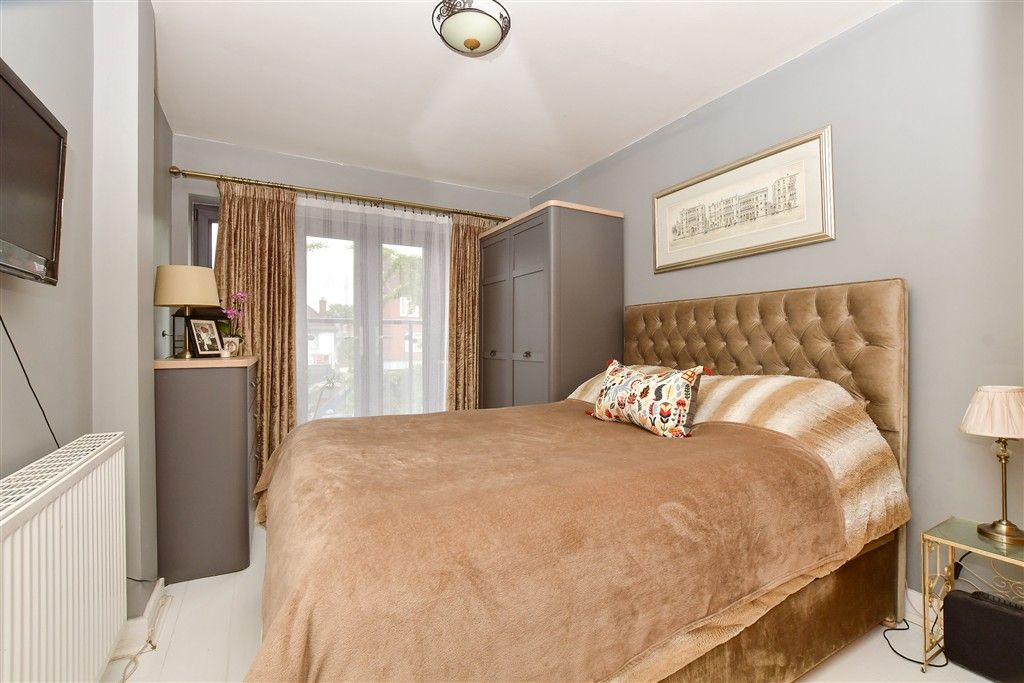 Property photo 3 of 11 Bedroom
