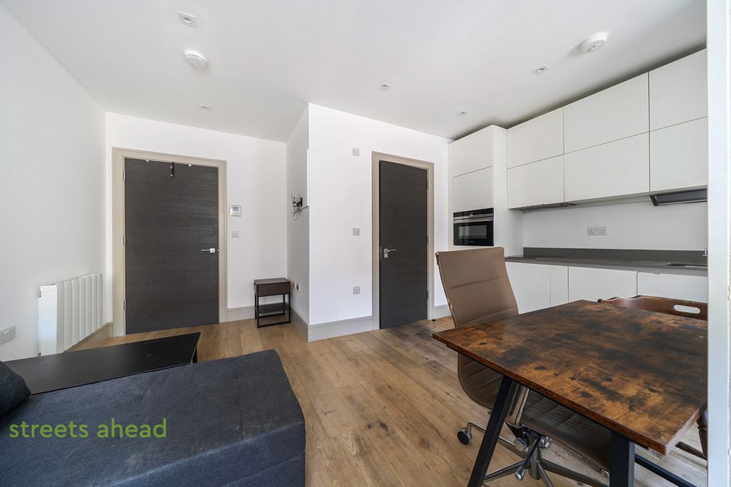 Property photo 2 of 9 A67140F5-8d93-45A...