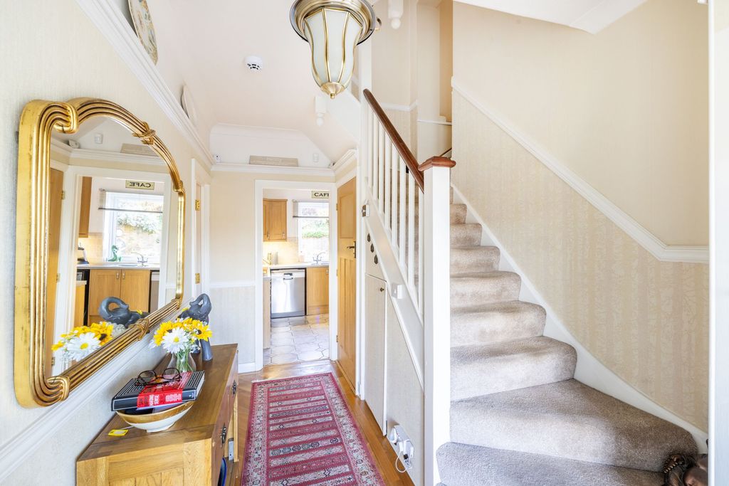 Property photo 2 of 25