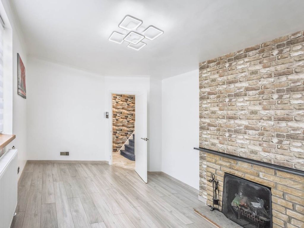 Property photo 2 of 20 Lounge 1