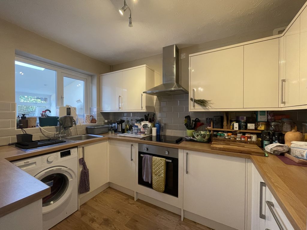 Property photo 2 of 10 Kitchen 1