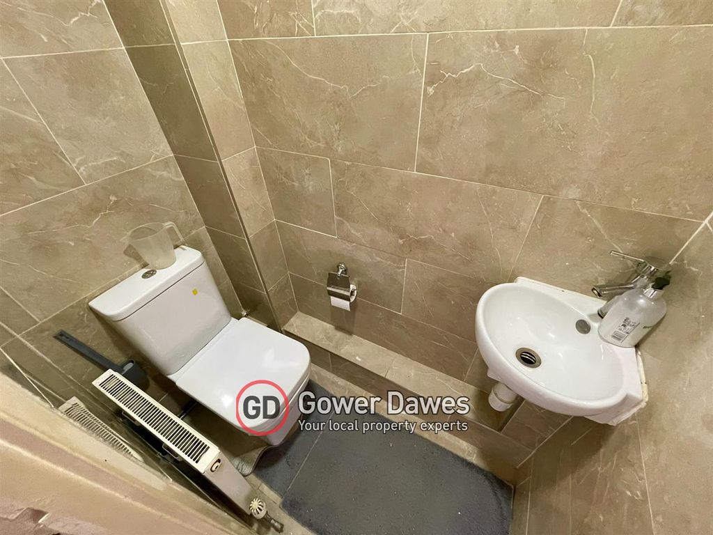Property photo 3 of 8 Ground Floor Cloakroom
