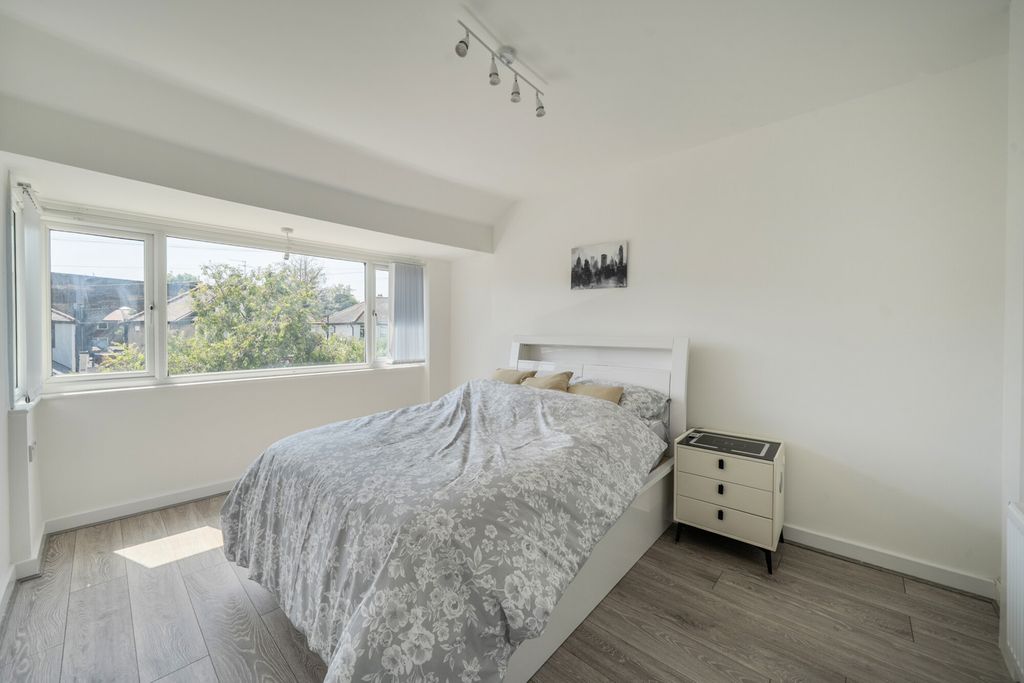 Property photo 3 of 19 1483010-7-6A3Be46...
