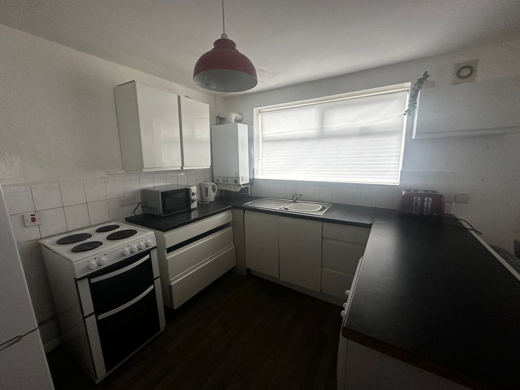Property photo 3 of 8 Kitchen