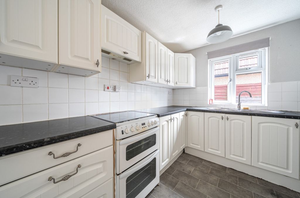 Property photo 3 of 21 1339847-6-689E71039Fe9B