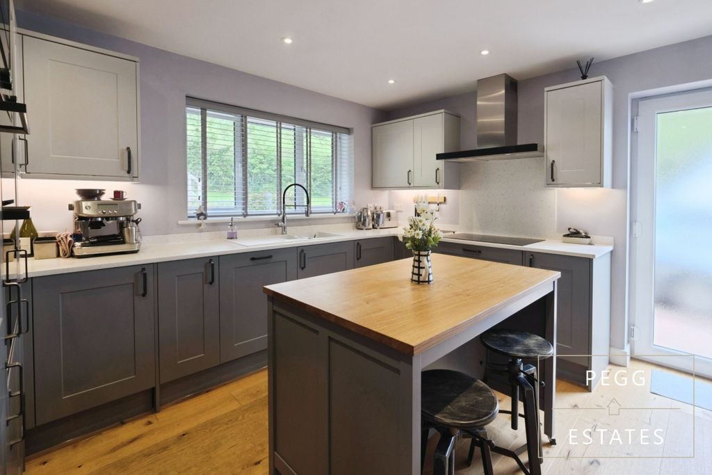 Property photo 3 of 31