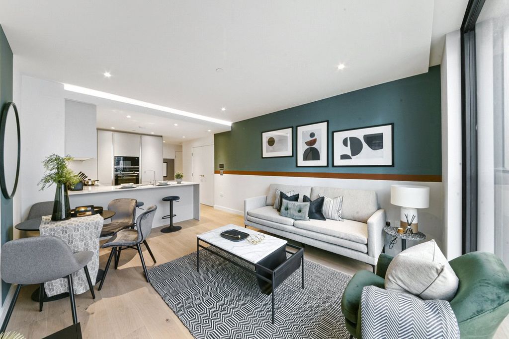 Property photo 1 of 12 Hampton Tower