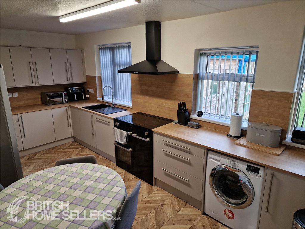 Property photo 2 of 20 Picture No. 04