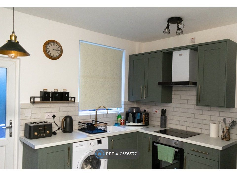 Property photo 2 of 17 Kitchen