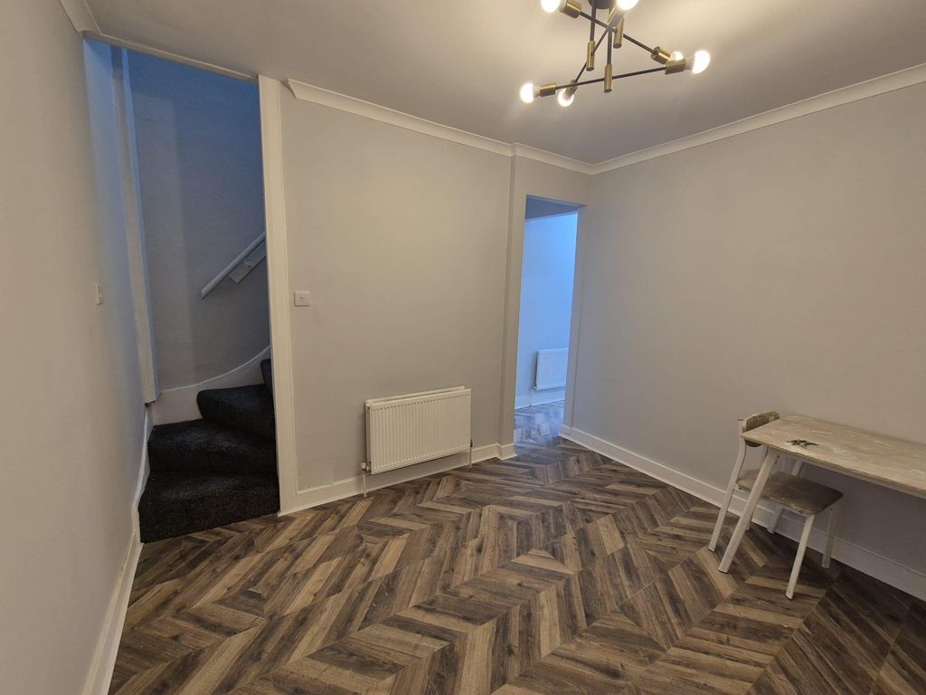 Property photo 3 of 11 Photo 2