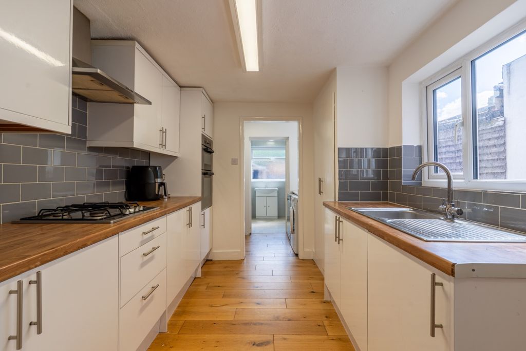 Property photo 2 of 21 5213951