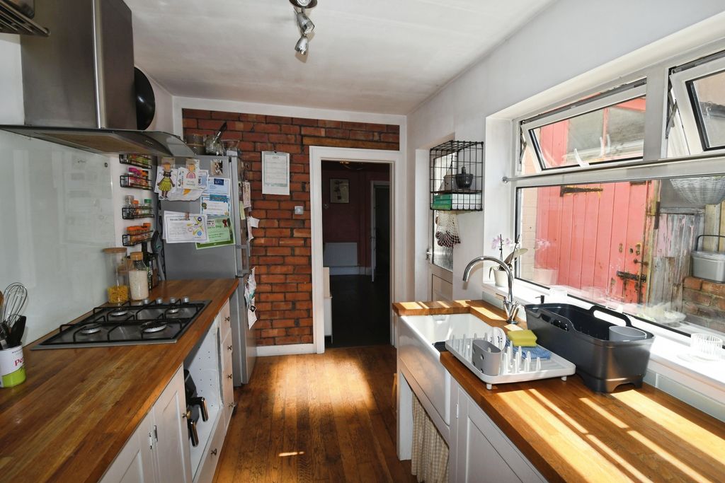 Property photo 2 of 17 Kitchen