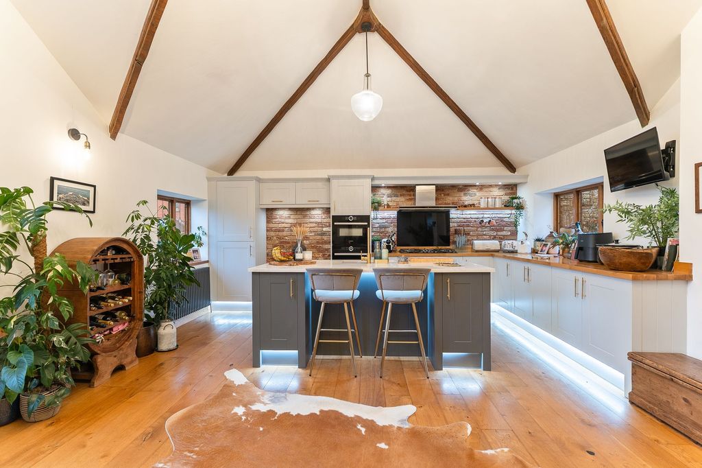 Property photo 1 of 38