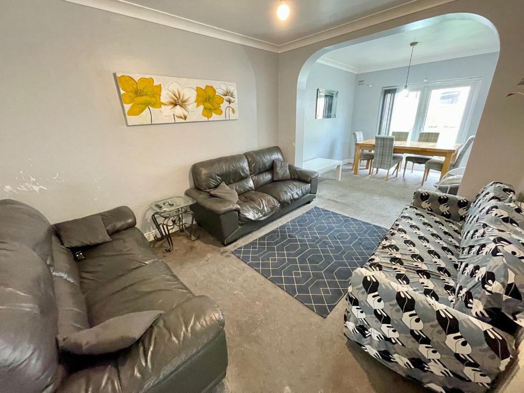 Property photo 3 of 13 4443433