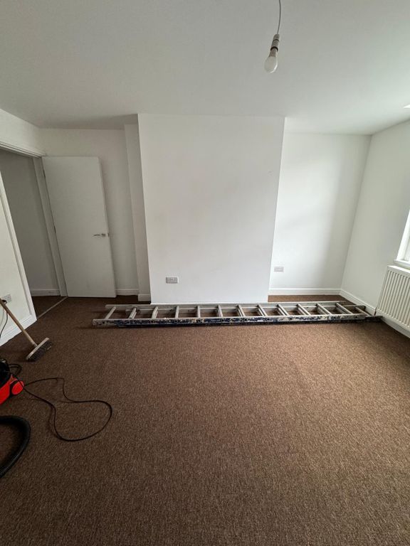 Property photo 1 of 4 Living Room