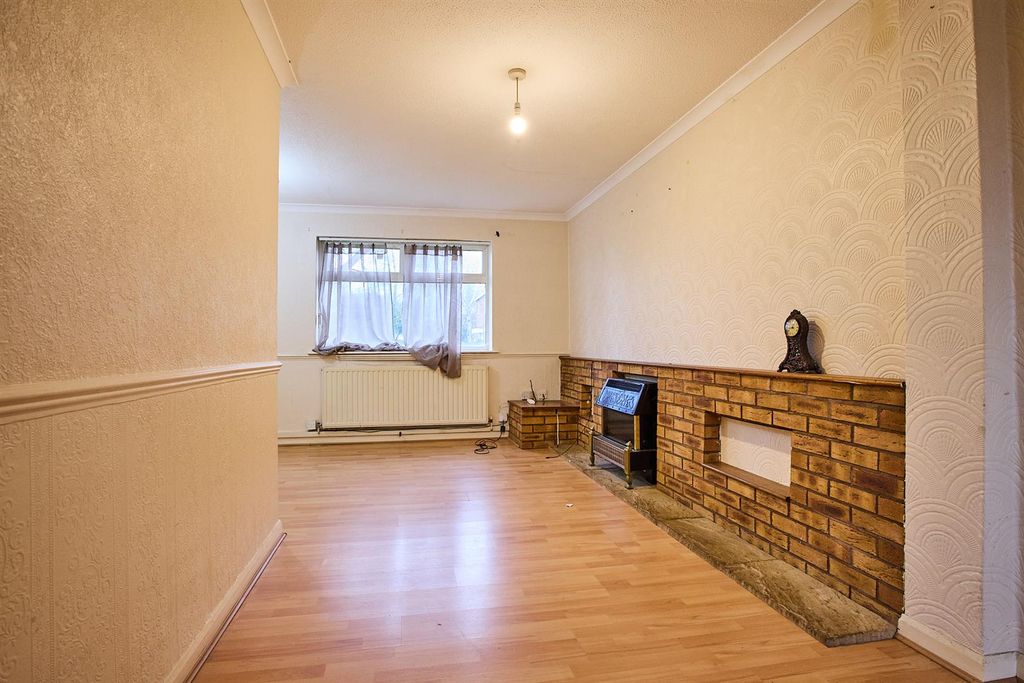 Property photo 3 of 10 Lounge/Dining Room L Shaped