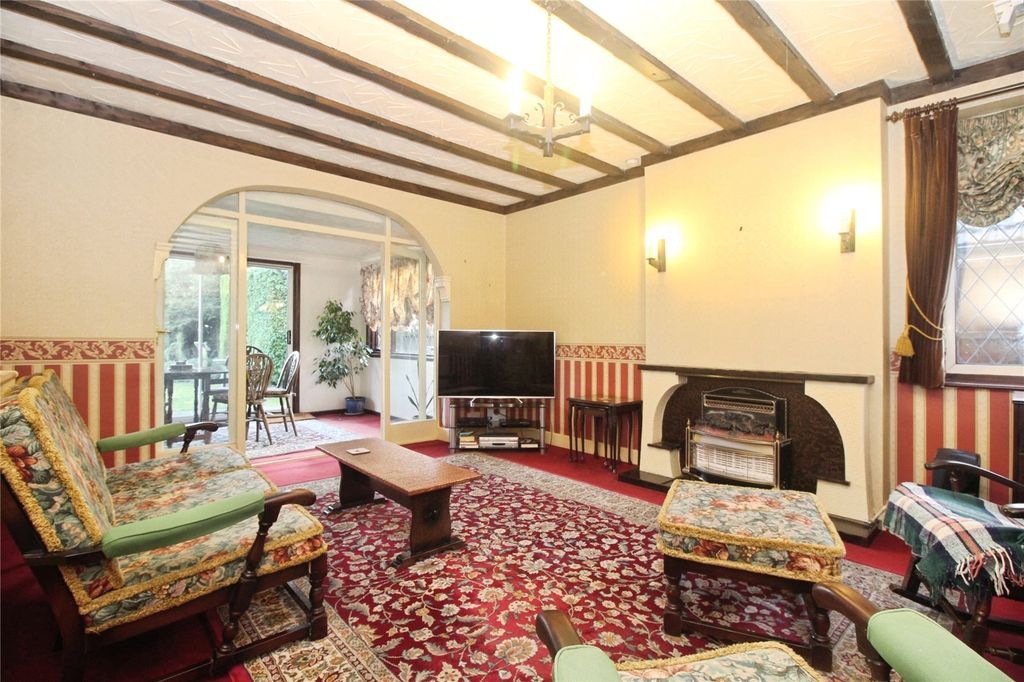 Property photo 3 of 12 Lounge