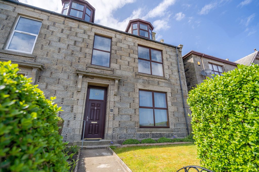 Property photo 1 of 25 83 Saltoun Place