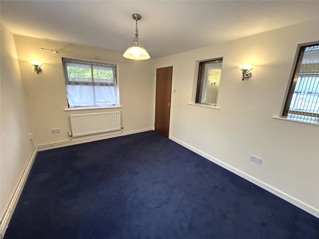Property photo 2 of 21 Picture No. 01
