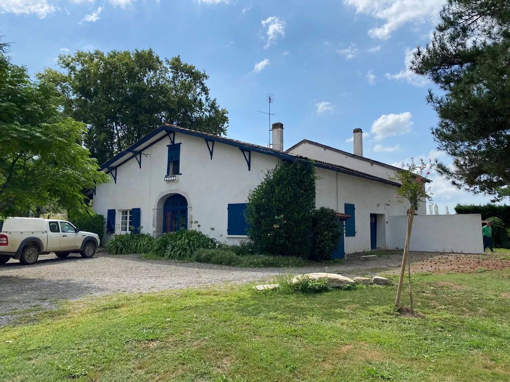 Property photo 1 of 10 Main Exterior View