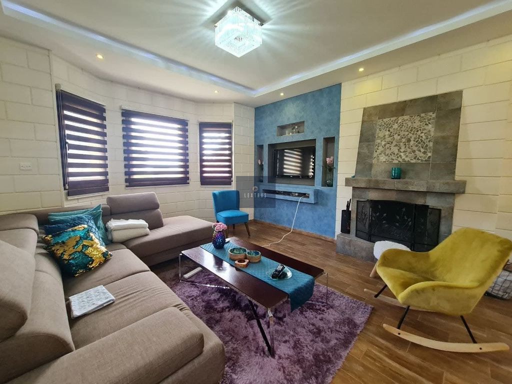 Property photo 2 of 36