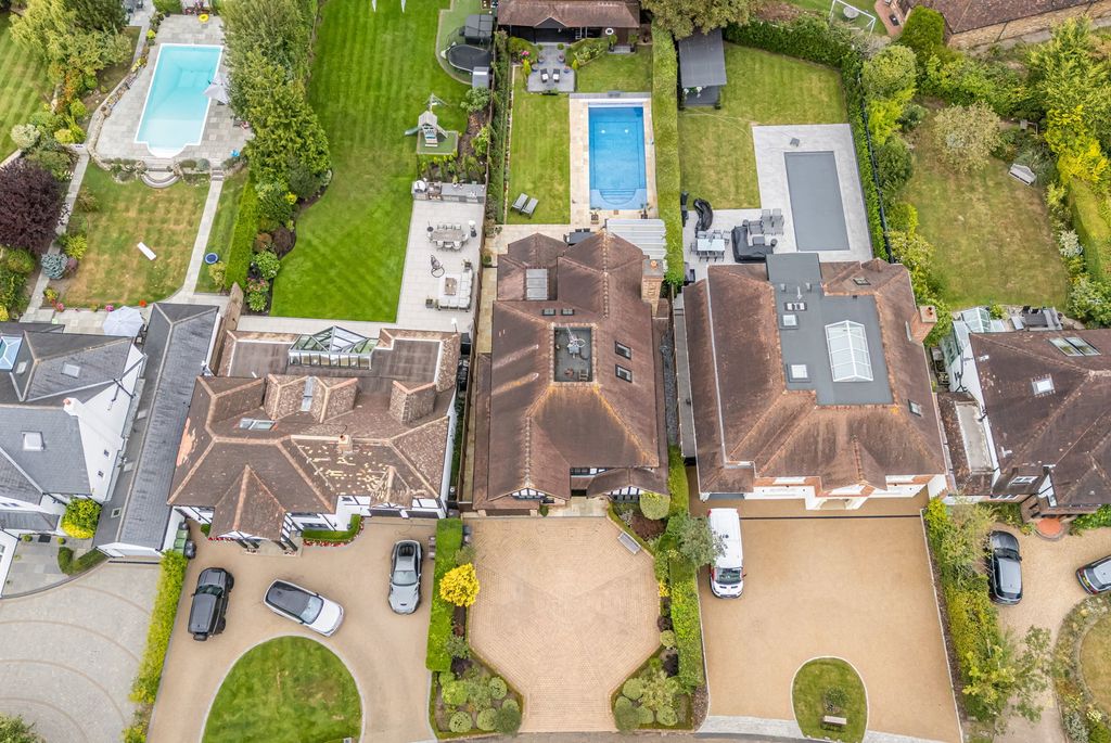 Property photo 3 of 42