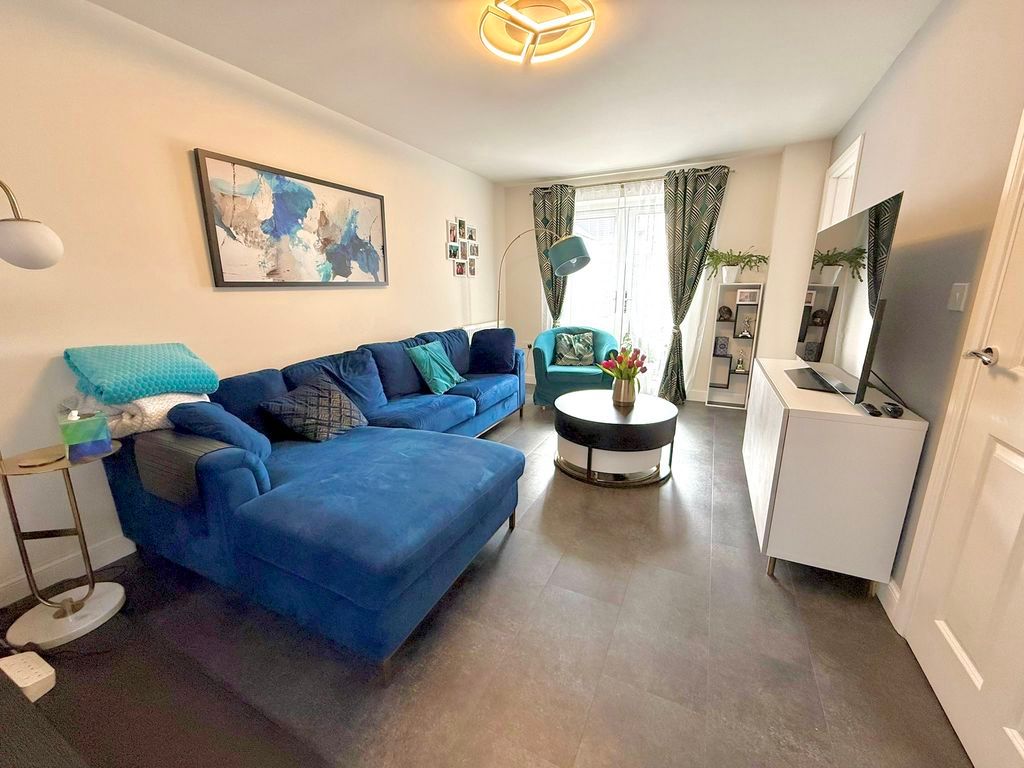 Property photo 3 of 21 Lounge