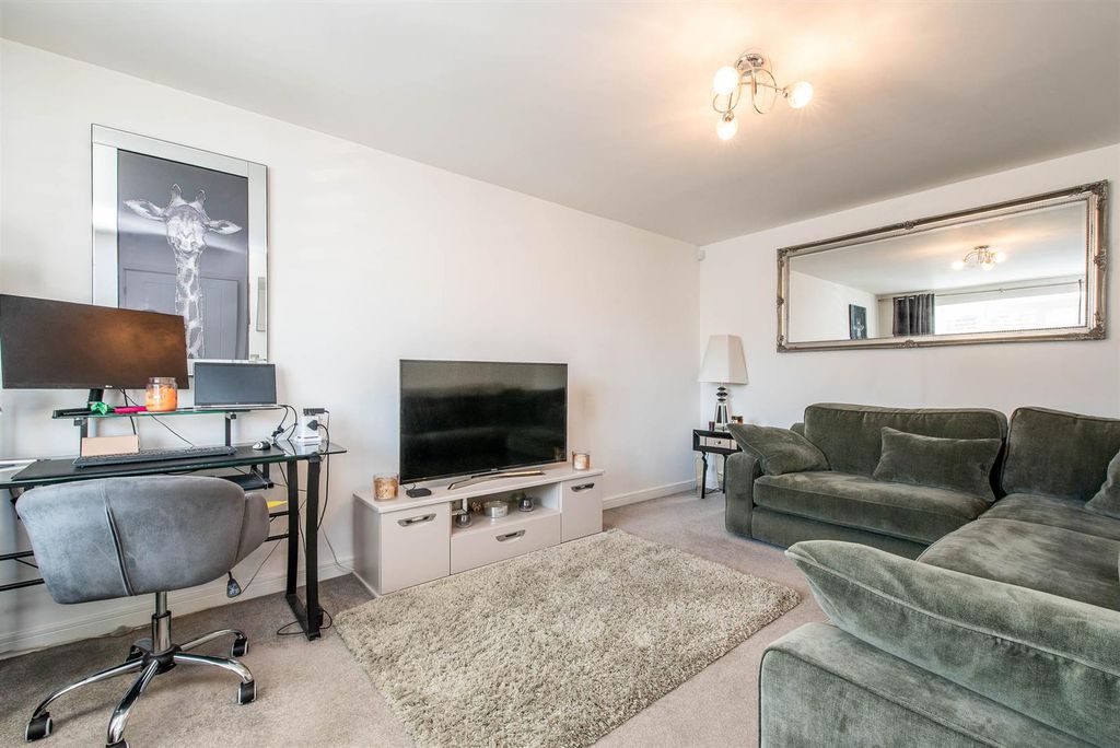 Property photo 2 of 20 Lounge