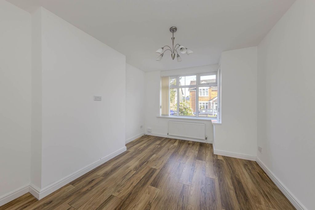 Property photo 2 of 23
