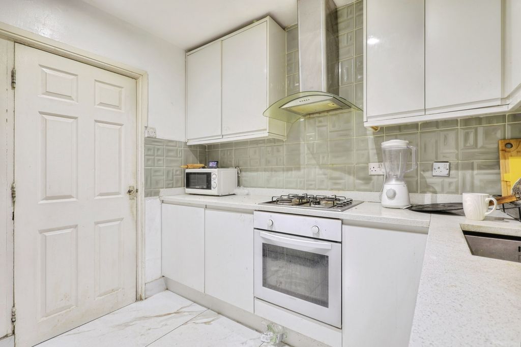 Property photo 2 of 14 Kitchen