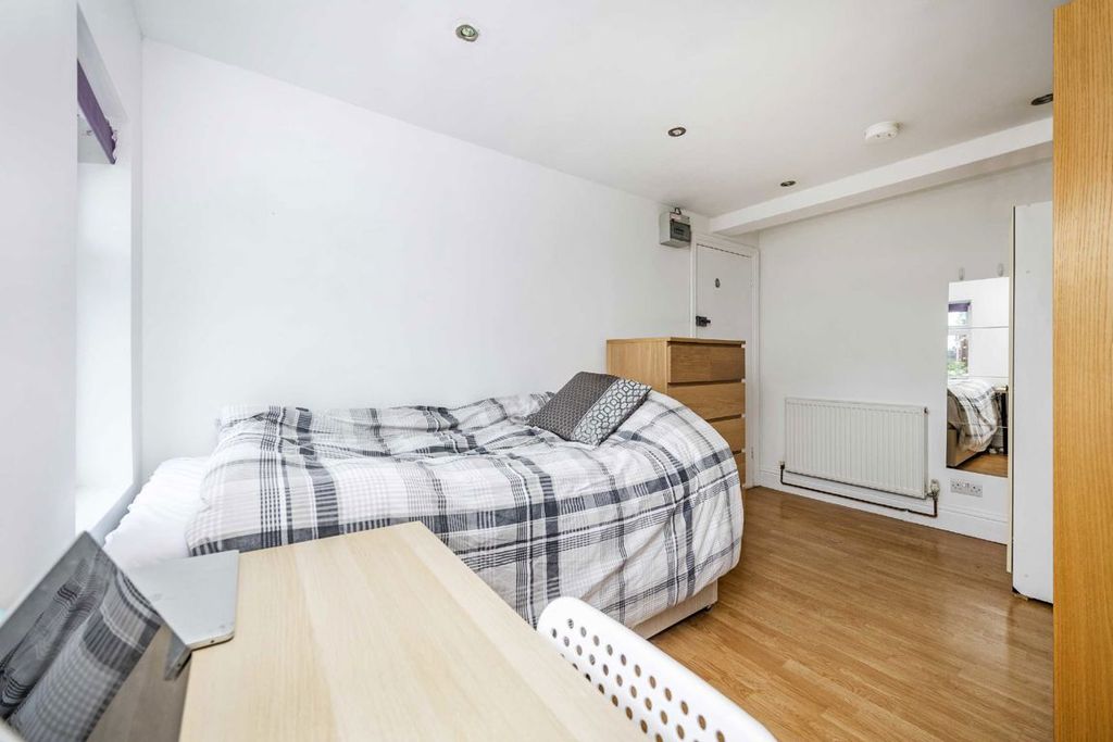 Property photo 2 of 5