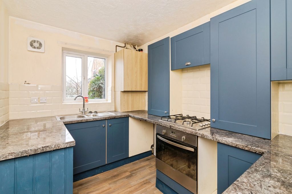 Property photo 2 of 15 Kitchen