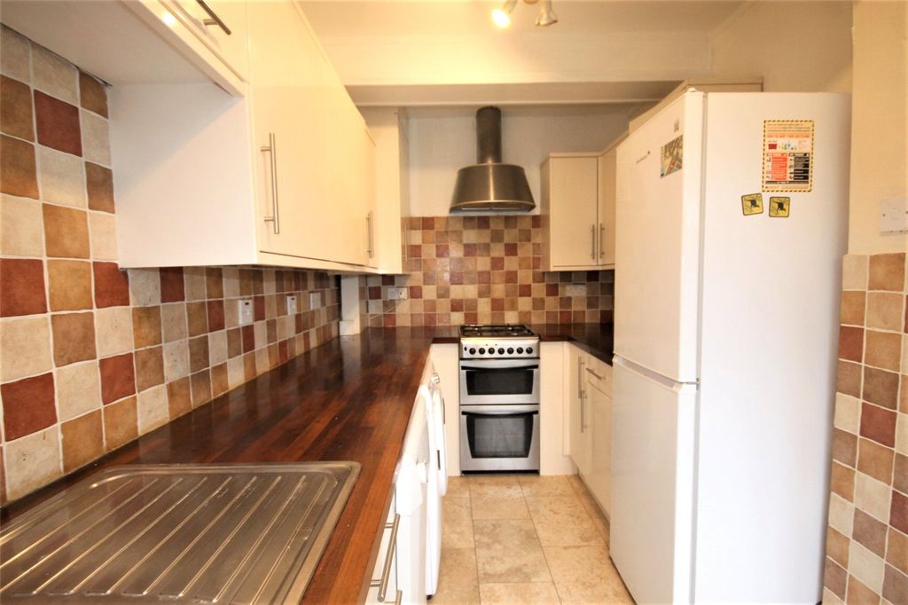 Property photo 1 of 11 Kitchen