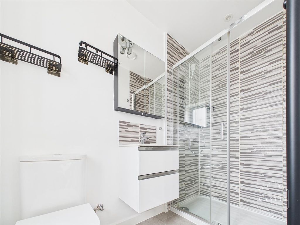 Property photo 3 of 15 En Suite
