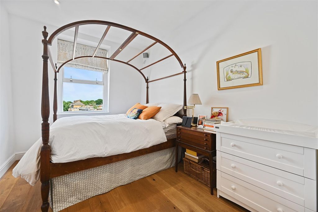 Property photo 3 of 12