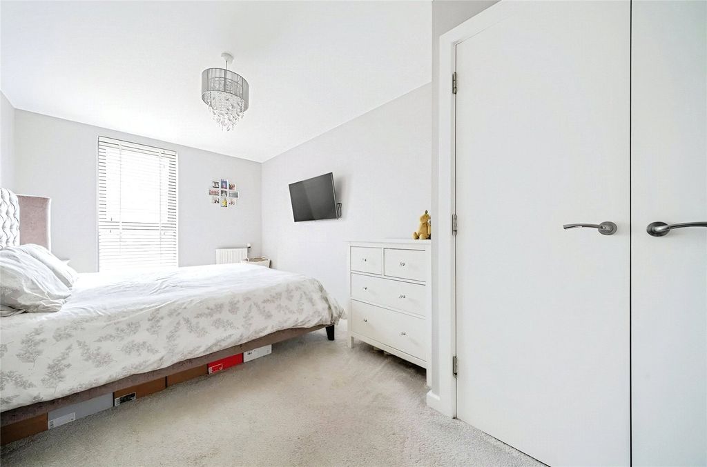Property photo 3 of 12 Bedroom