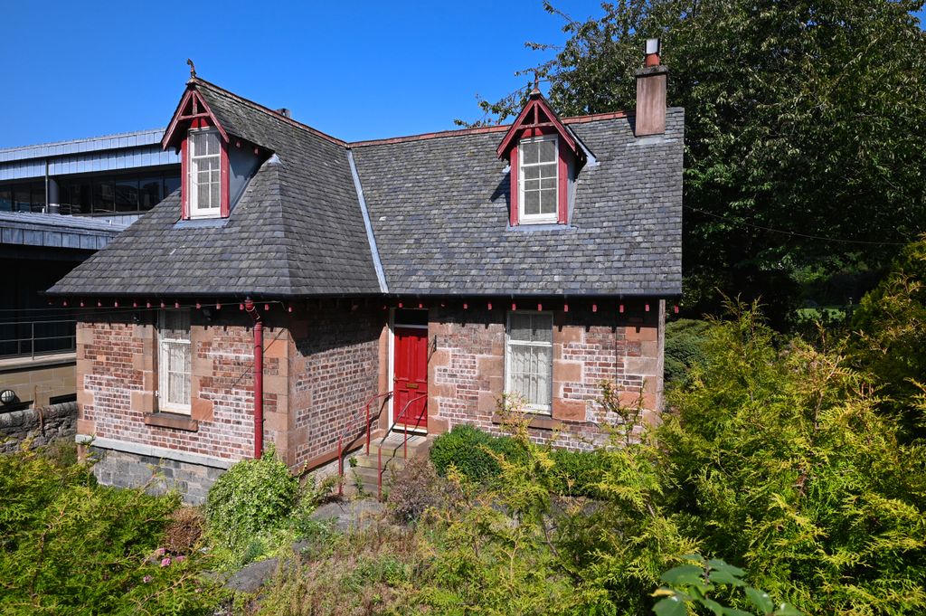 Property photo 1 of 9