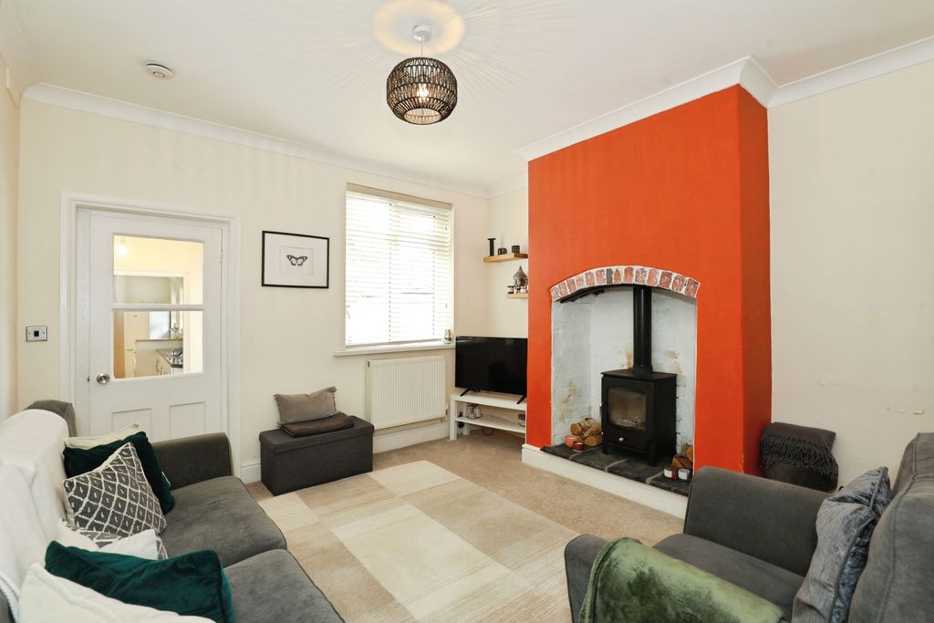 Property photo 2 of 15 Lounge