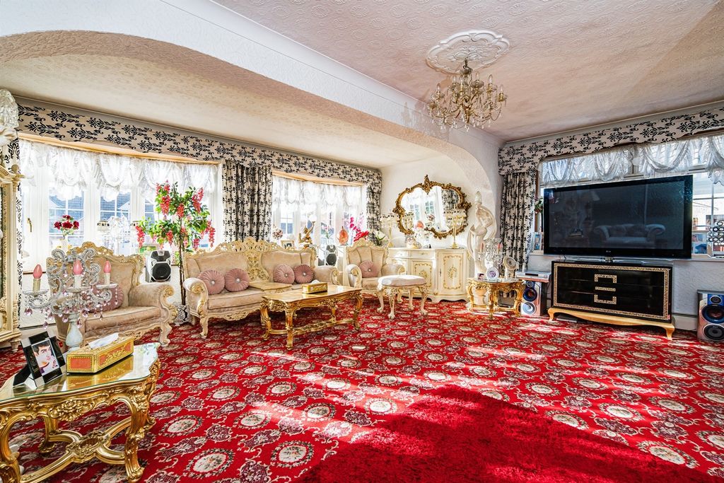 Property photo 3 of 14