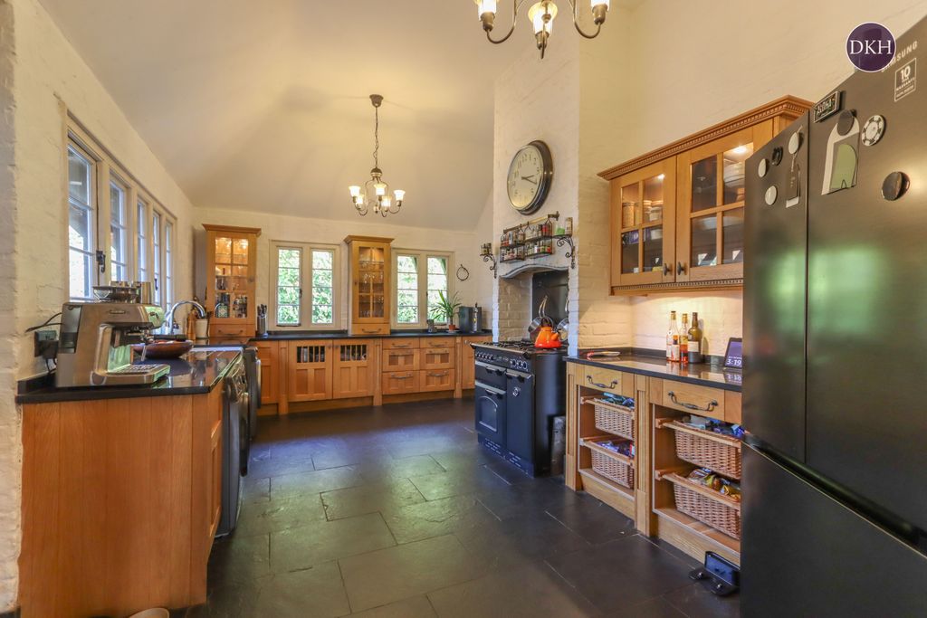 Property photo 1 of 19 Photo 06