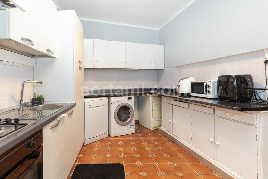 Property photo 2 of 25