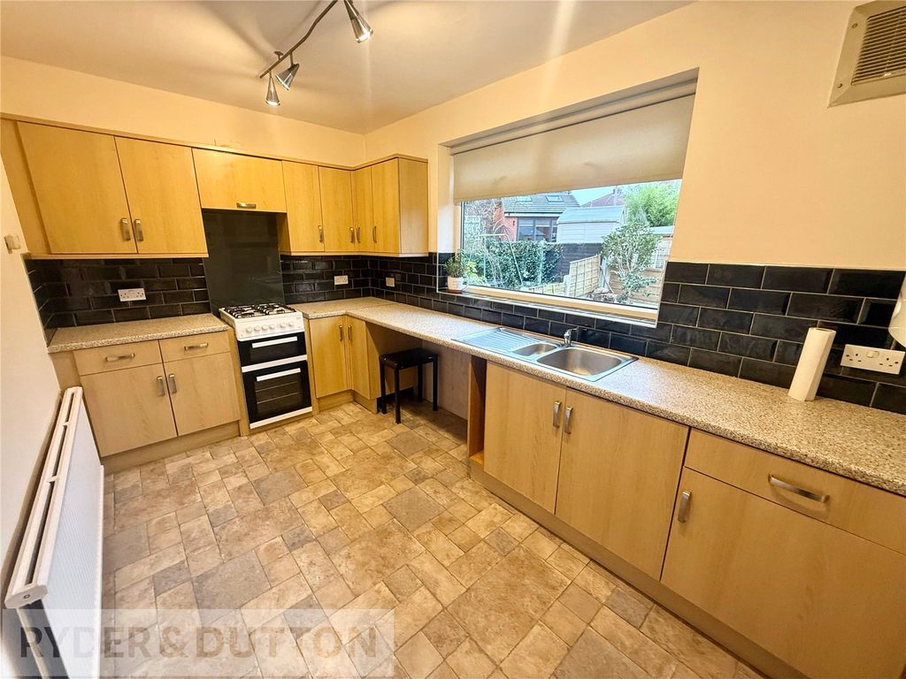 Property photo 3 of 19 Kitchen