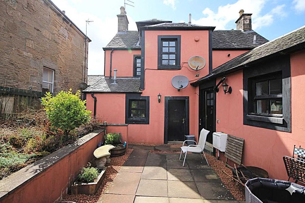 Property photo 2 of 6