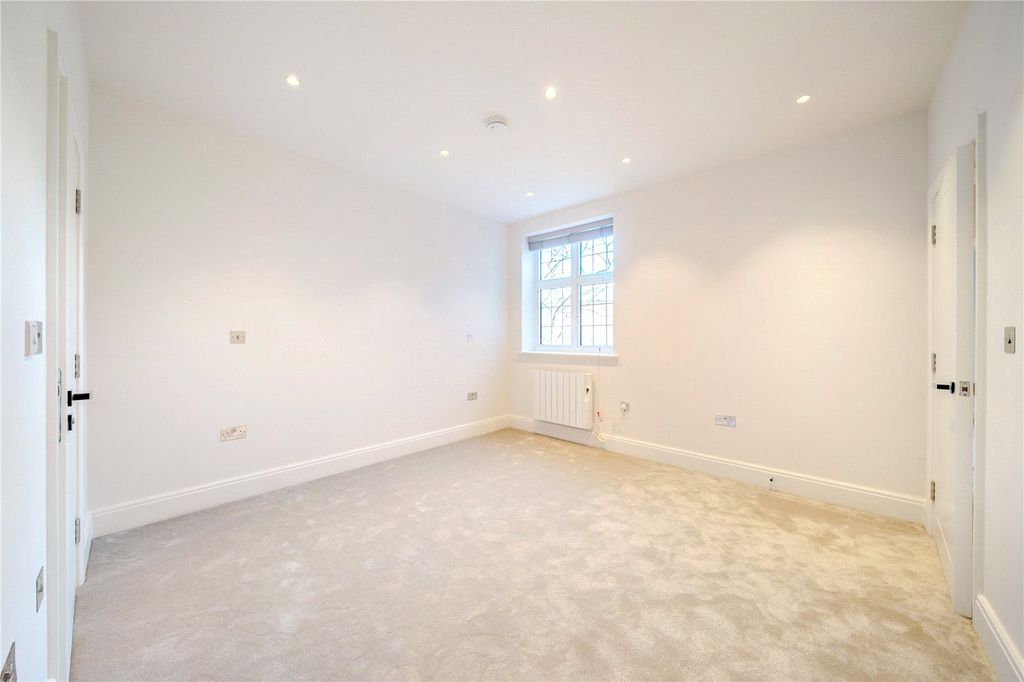 Property photo 3 of 11 Picture No. 02