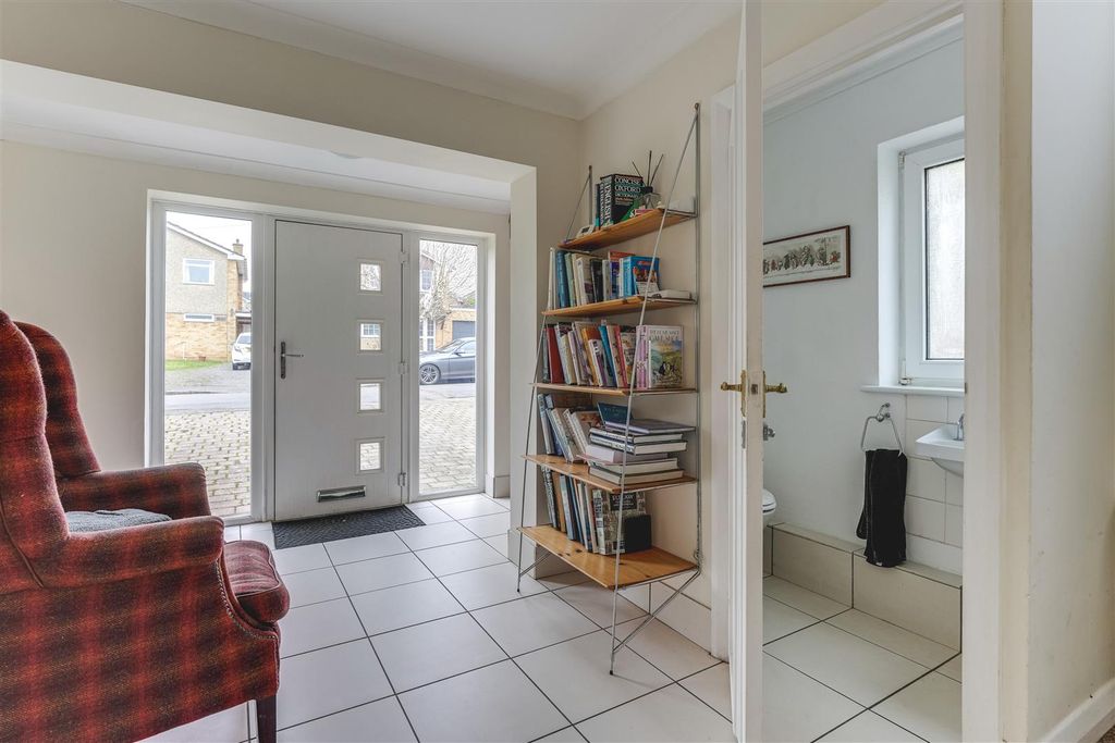 Property photo 3 of 25 Fair Leas-16.Jpg