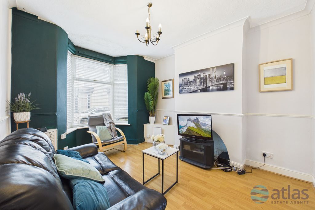 Property photo 1 of 17 Living Space